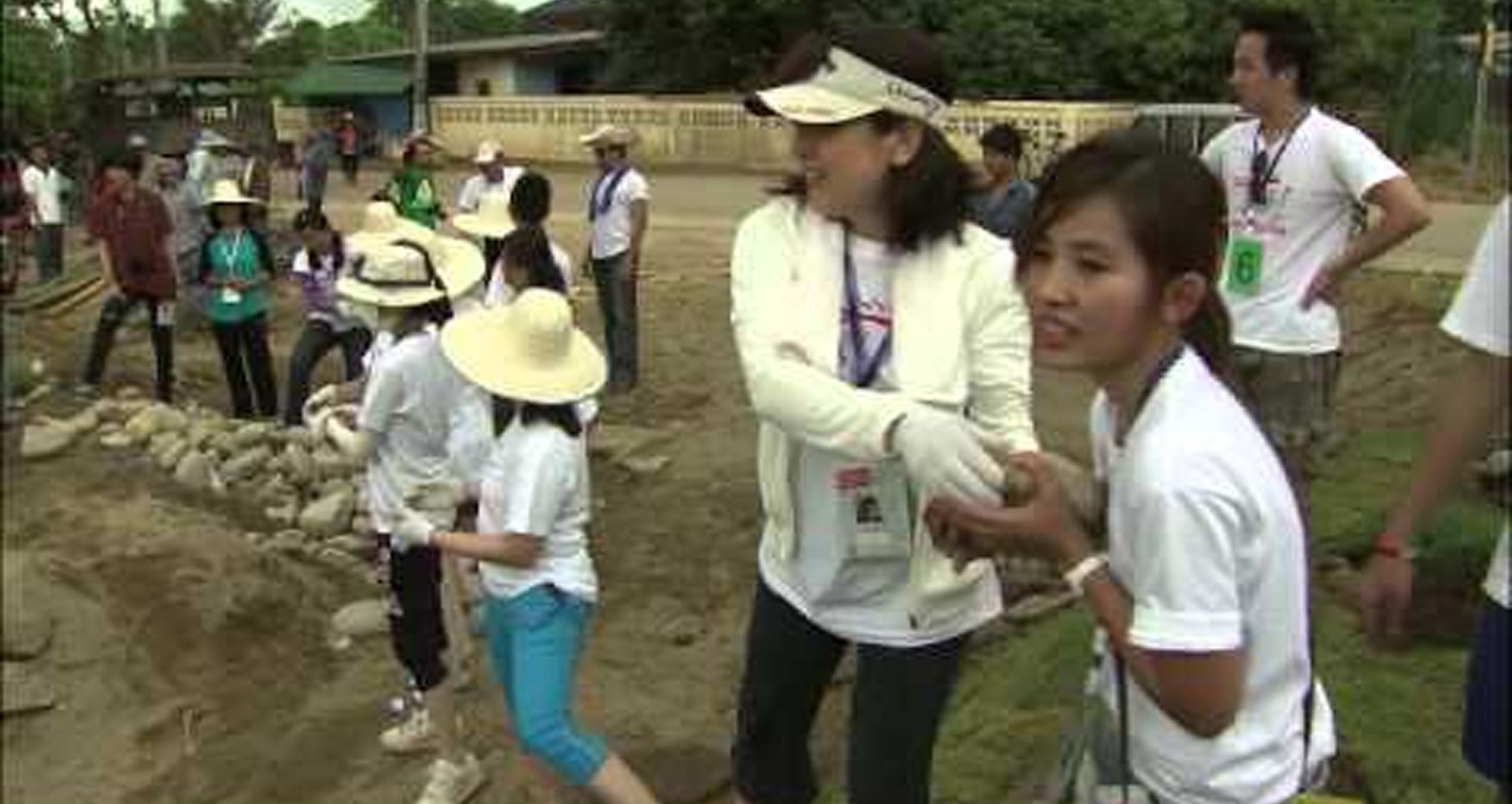 Watch how 65 regional PRUVolunteers helped repair and construct old people's home